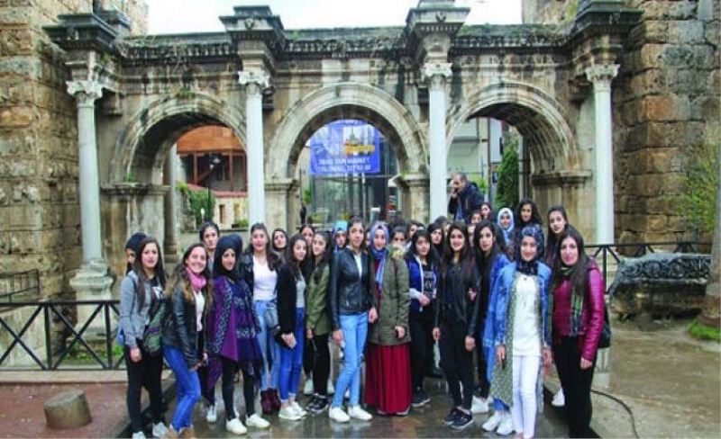Başkale’deki öğrenciler Antalya’yı gezdi