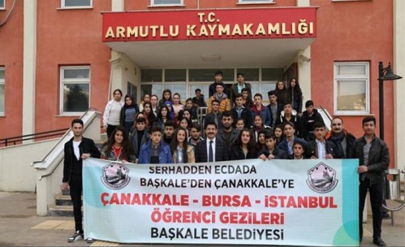 Başkaleli öğrencilerden Kaymakam Öztürk’e vefa ziyareti…