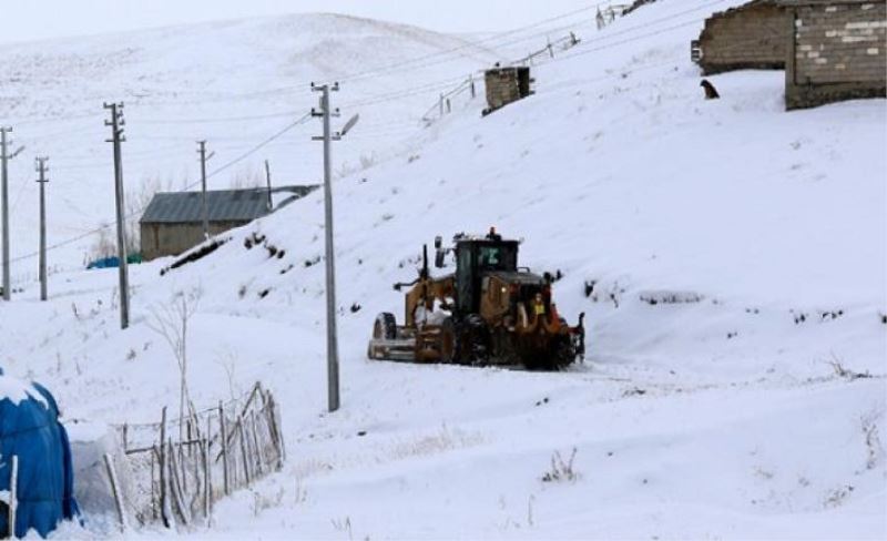 Büyükşehir’in karla mücadelesi aralıksız sürüyor