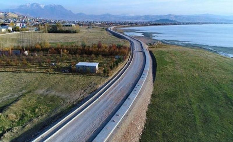 Tuşba’daki sahil yolu çalışmaları sürüyor