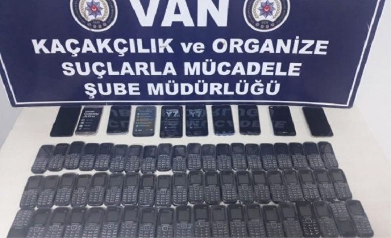 Van’da cep telefonu kaçakçılığı