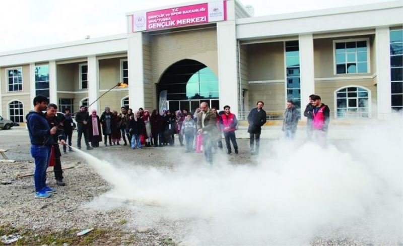 AFAD'dan, gençlik merkezi çalışanları ve gençlere eğitim...