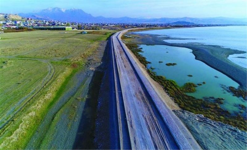 Sahil yolunu yapmak yarım asır sonra Tuşba Belediyesi'ne nasip oldu