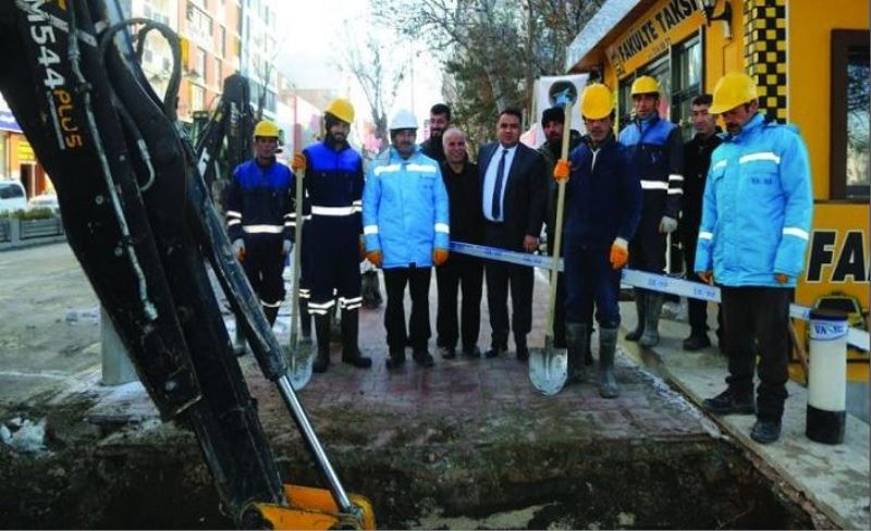 VASKİ Genel Müdürü Tekataş, çalışmaları yerinde inceliyor