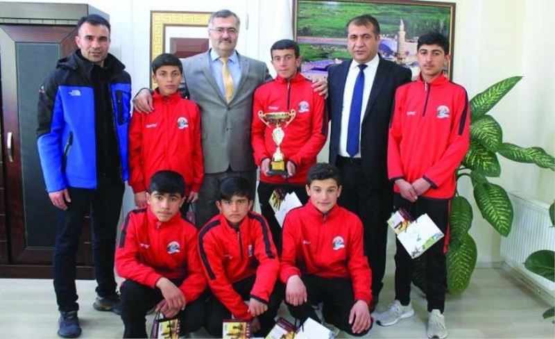 Atletizmcilerden Müdür Tevke’ye ziyaret…