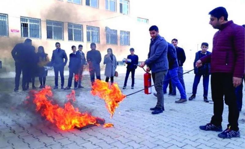 Başkale’de yangın eğitimi ve tatbikatı