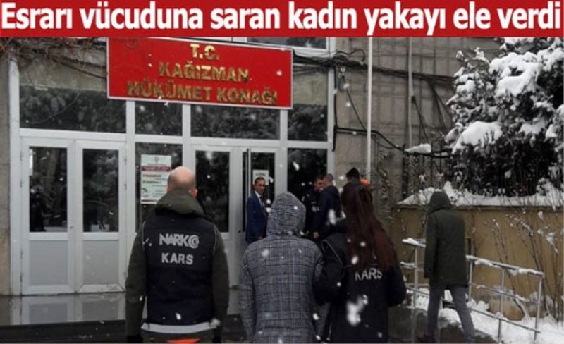 Esrarı vücuduna saran kadın yakayı ele verdi