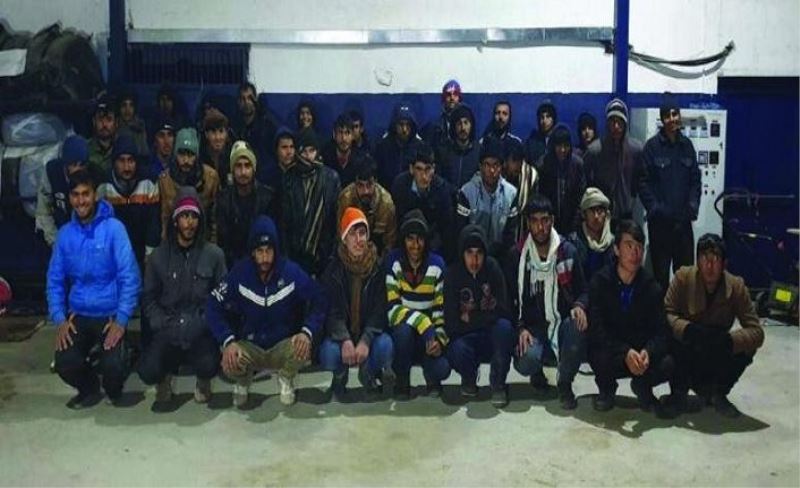 Gürpınar'da 40 kaçak göçmen yakalandı