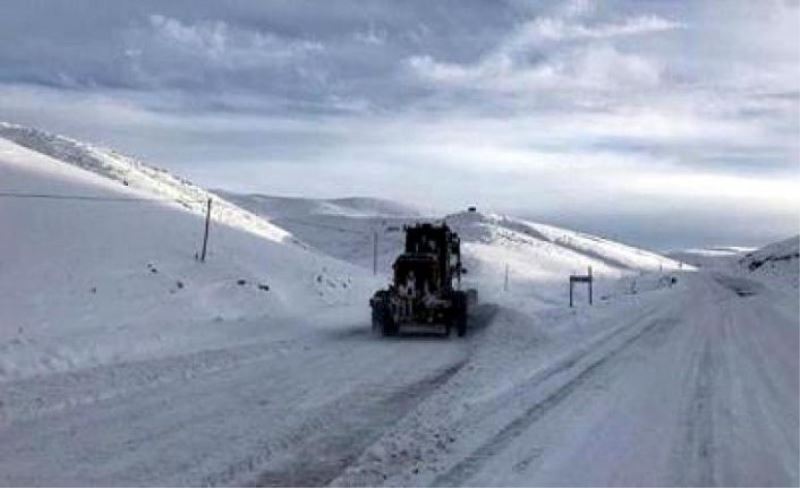 Son kar yağışı bazı yolları ulaşıma kapattı