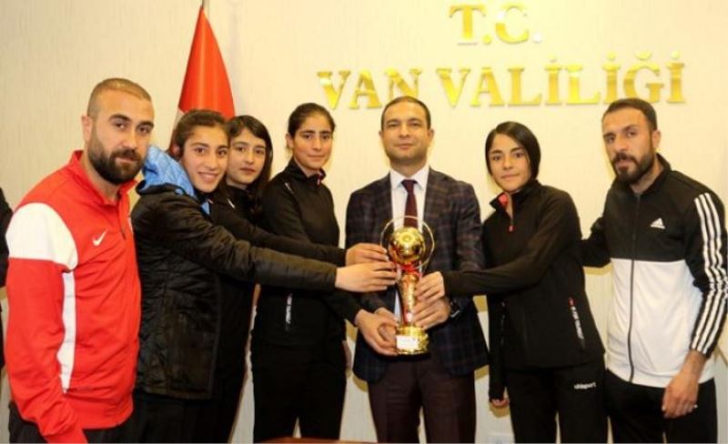 Vali Yardımcısı Aslan, başarılı sporcuları kabul etti