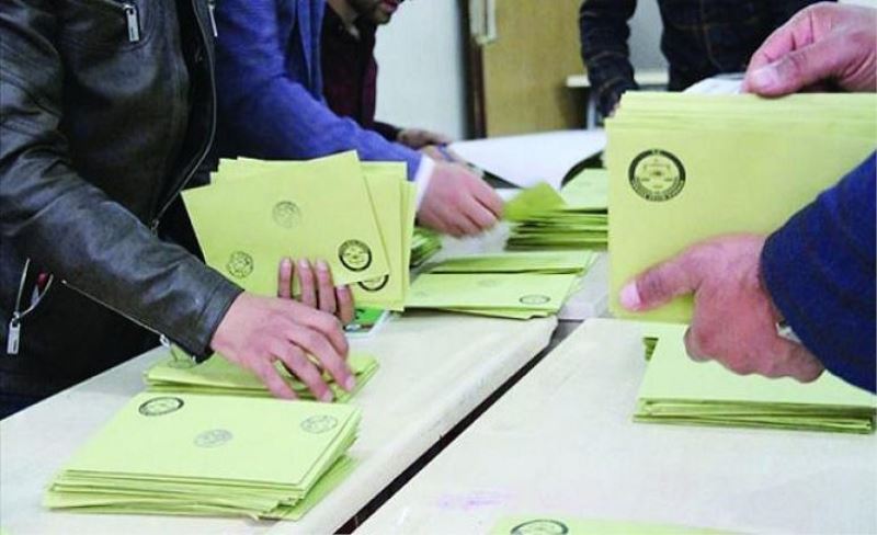 AK Parti Hakkari'de 8 belediyeden 6'sını kazandı