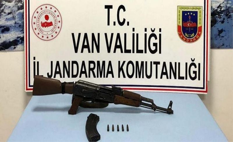 Başkale’de silah ve mühimmat ele geçirildi