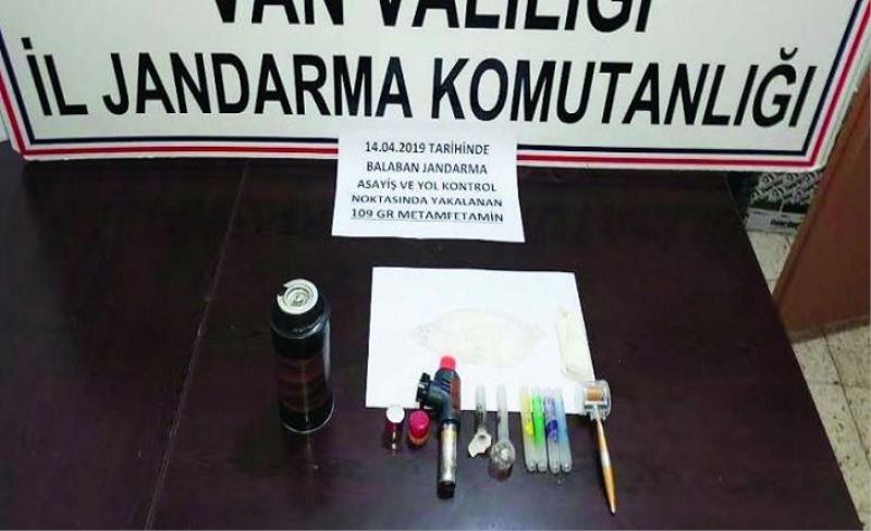 Jandarma, durdurduğu araçtan uyuşturucu ele geçirdi