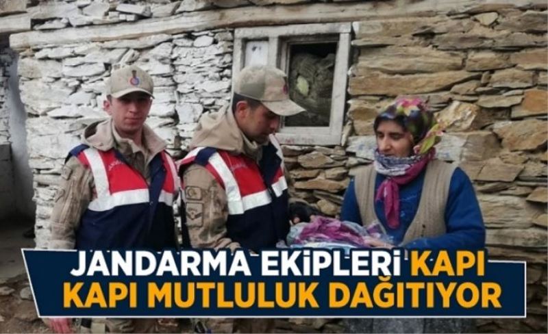 Jandarma ekipleri kapı kapı mutluluk dağıtıyor