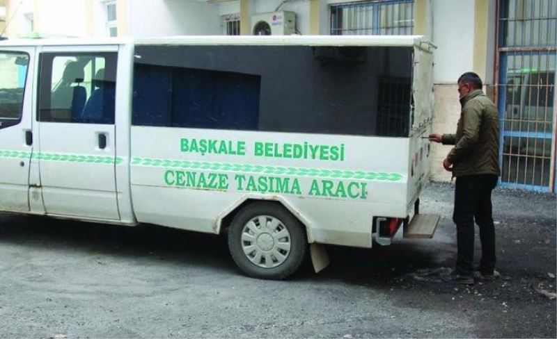 Sınırda bir şahıs daha donarak öldü