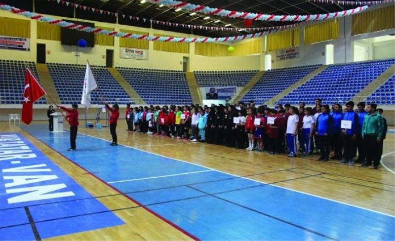 Van’da “Yıldızlar Badminton Grup Müsabakaları” başladı