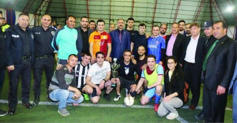 Gürpınar kurumlar arası futbol turnuvası sona erdi