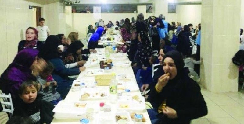 Van’daki mülteci ailelere iftar verildi