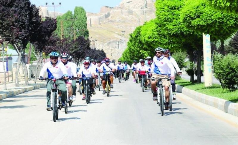 130 bisikletçi, Van Gölü için bir araya geldi