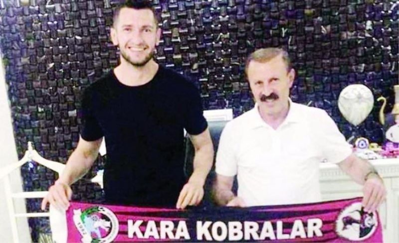 B.Vanspor’da Kaleci Salih imzayı attı