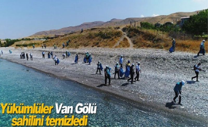 Yükümlüler Van Gölü sahilini temizledi