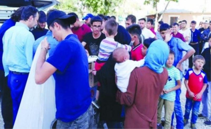 Ensar Vakfı Van Şubesi’nden kaçak göçmenlere yardım eli