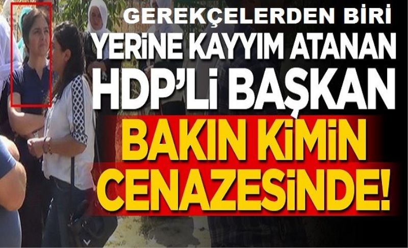 Görevden alınan HDP’li belediye başkanı bakın kimin cenazesinde!