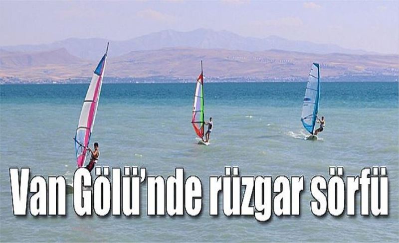 Van Gölü’nde rüzgar sörfü