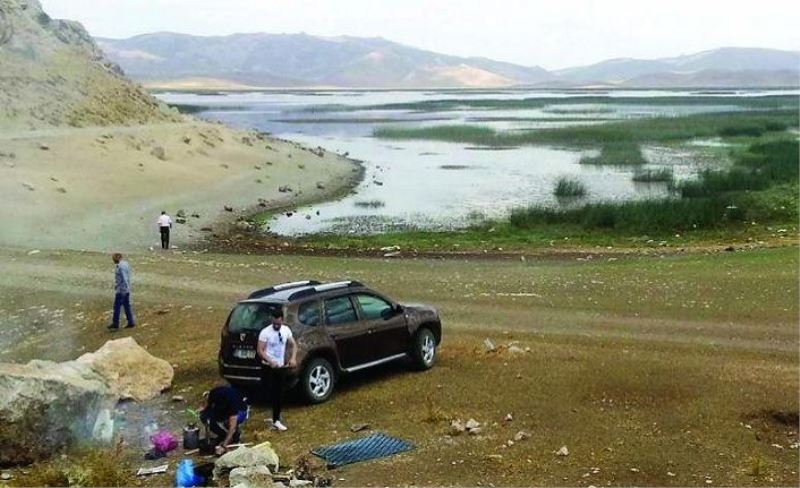 Keşiş Gölü’nde kuraklık tehlikesi…