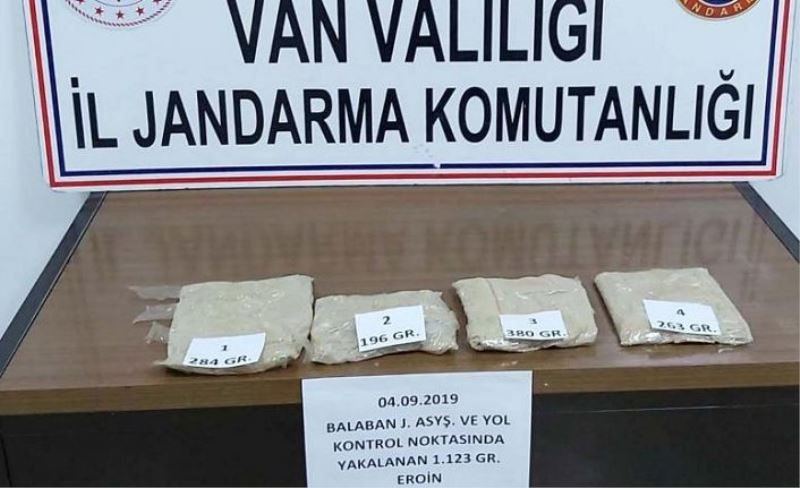 Otobüs yolcusunun üstünde eroin ele geçirildi