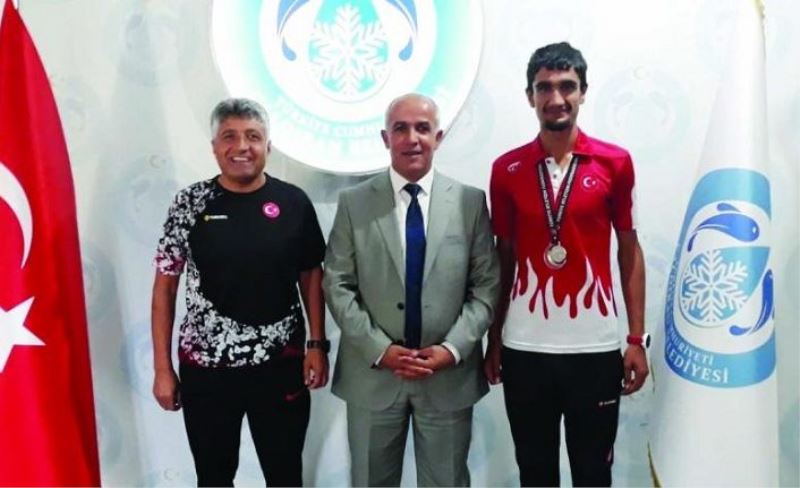 Milli atletten Başkan Ensari’ye ziyaret