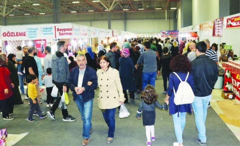 Van'daki yöresel ürünler fuarını 300 bin kişi ziyaret etti