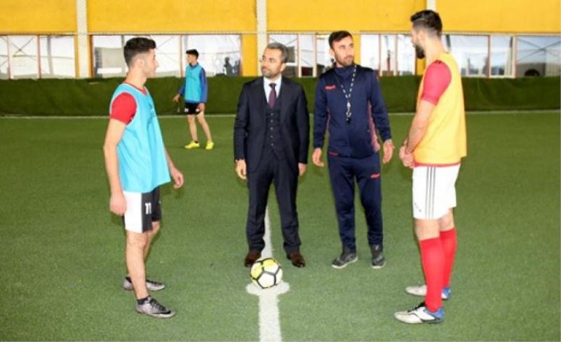 Başkan Say, santrayı yaptı, futbol turnuvası başladı