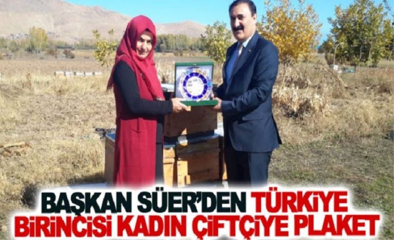 Başkan Süer’den Türkiye birincisi kadın çiftçiye plaket