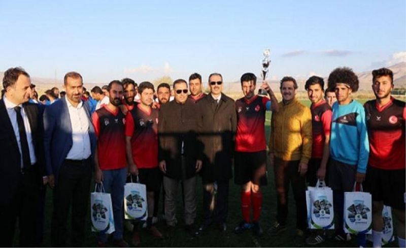Gürpınar’daki turnuvanın şampiyonu:Koyunyatağı Gençlikspor…