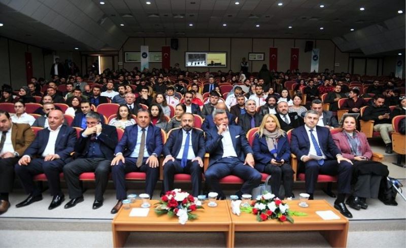 Sadettin Saran, Van YYÜ'de öğrencilerle buluştu