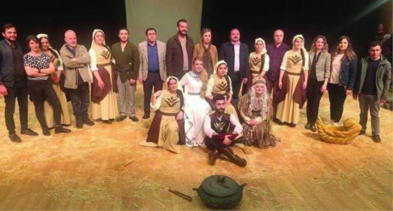 Tuşba Kent Tiyatrosu İstanbul’da sahne aldı