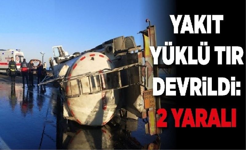 Yakıt yüklü tır devrildi: 2 yaralı