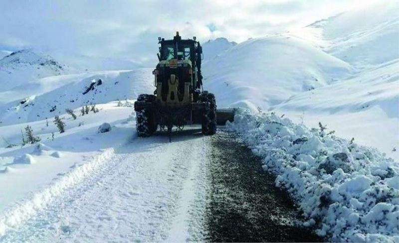 Büyükşehir gece mesaisi ile yolları ulaşıma açtı