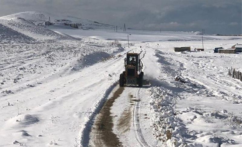 Tuşba’da hafta sonu karla mücadele çalışmaları…