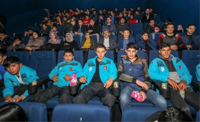 Vanlı halterciler, Naim Süleymanoğlu’nun filmini izledi