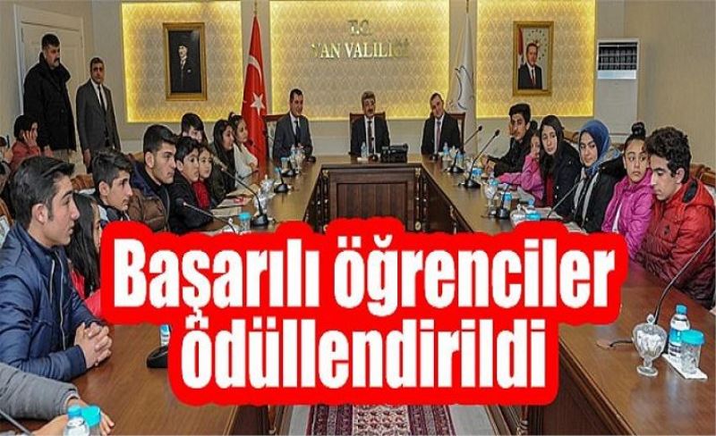 Başarılı öğrenciler ödüllendirildi