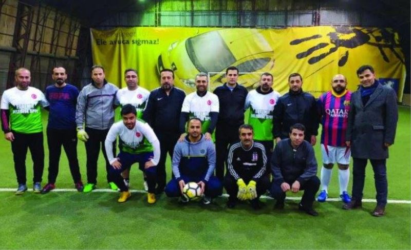 Edremit Belediyesi yöneticileri ve Basınspor arasında dostluk futbol maçı...