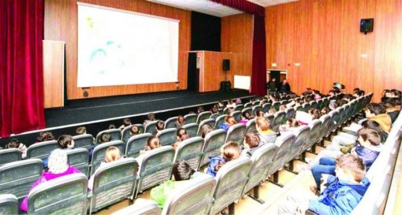 İpekyolu’ndaki öğrencilere sinevizyon gösterisi…