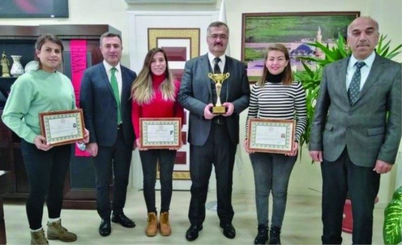 Türkiye üçüncüsü öğretmenlere başarı belgesi…