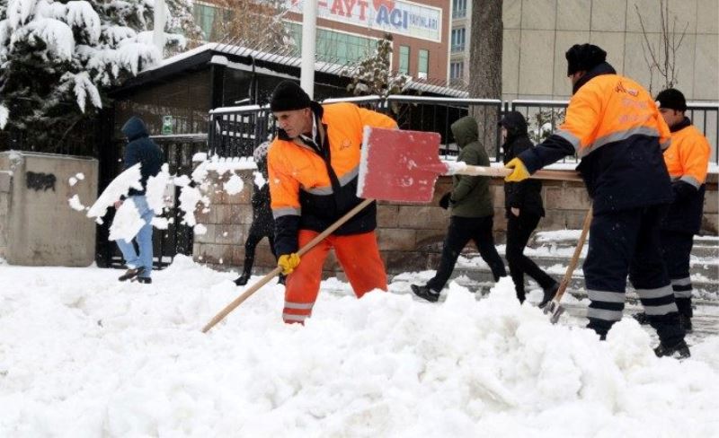 VAN'DA KAR TEMİZLEME ÇALIŞMASI