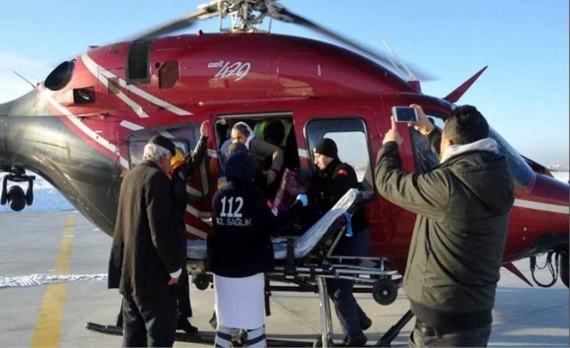 Bahçesaray'daki hasta, polis helikopteri ile hastaneye yetiştirildi