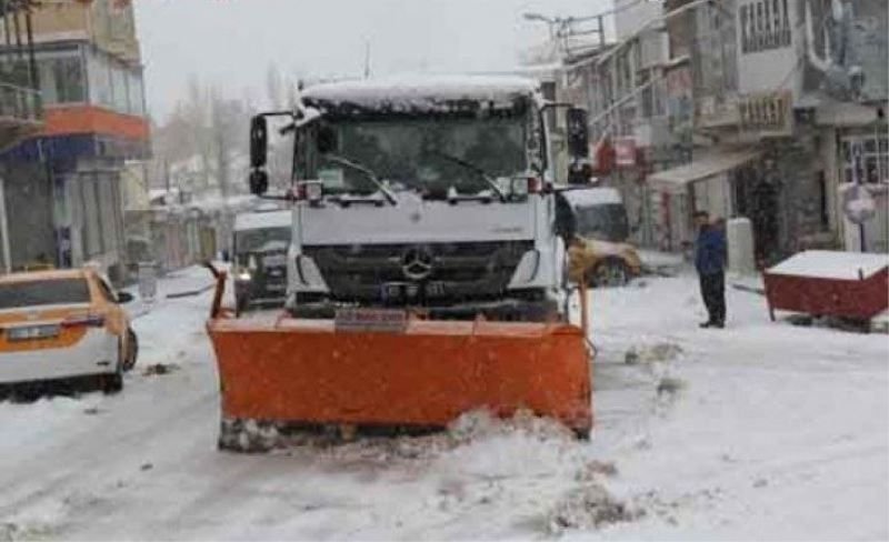 Başkale’de kapalı yollar ulaşıma açılıyor