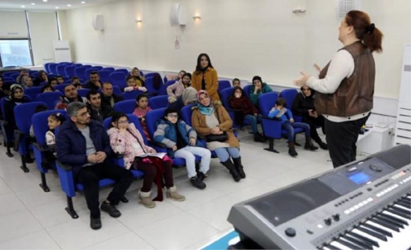 İpekyolu Belediyesi’nden çocuk korosu…