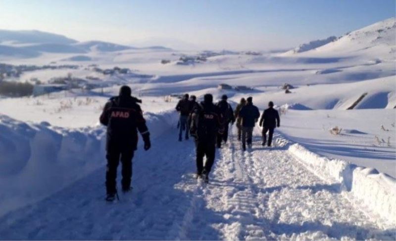 İran sınırında 13 düzensiz göçmenin donduğu ihbarı